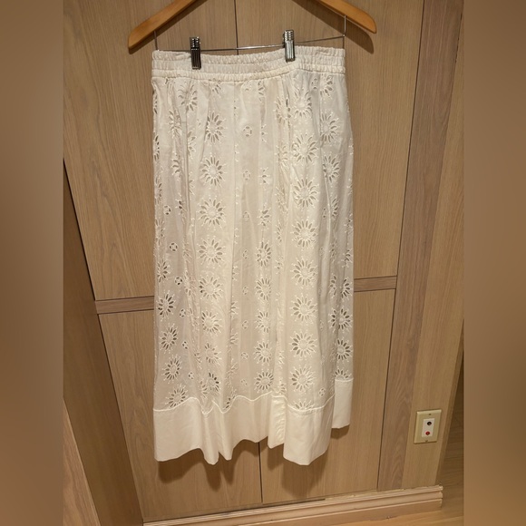 Zara embroidered eyelet midi skirt - Picture 2 of 3